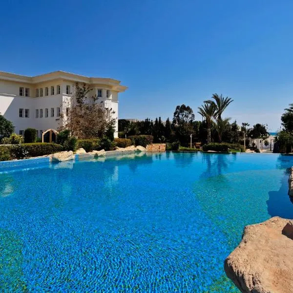 梅迪纳柏利撒尔酒店加海水浴，位于Yasmine的酒店