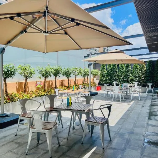 Dayin Hotel -Shanghai Hongqiao Beixinjing Metro Station Branch -Large Social Area -Bar -Café -Gym -Free Laundry Luggage Storage -24H Front Desk-English Service，位于上海的酒店