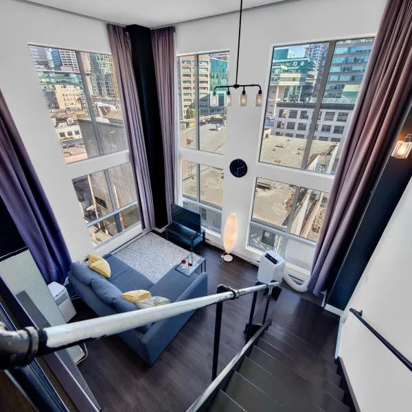 Trendy Downtown Loft - King Bed!，位于温哥华的酒店