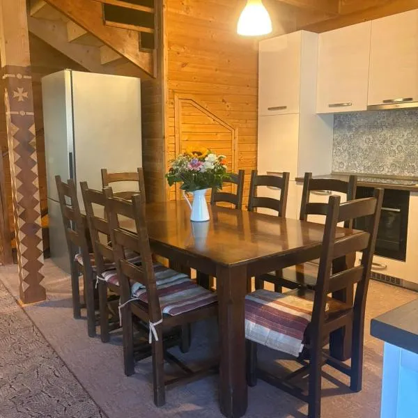 Forest & Lake House，位于Dumbrăviţa的酒店