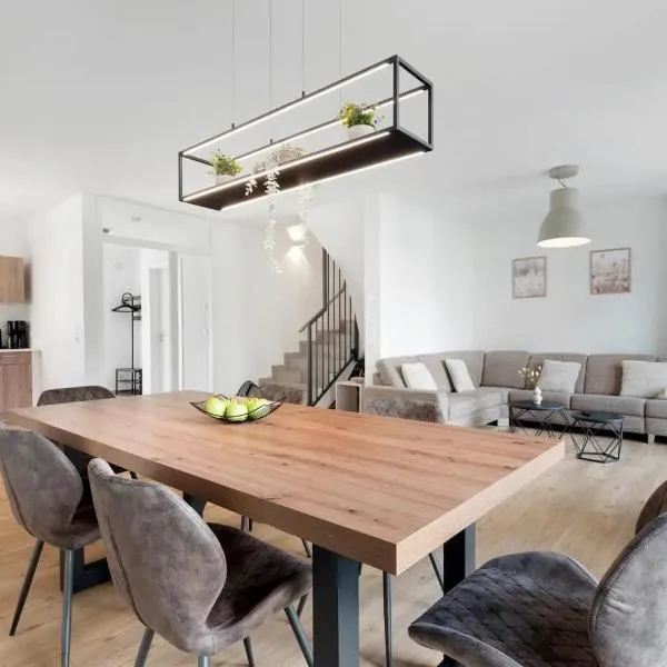 Das Strandhaus 2, mit Garten, 250 Meter zum See，位于伦布鲁的酒店