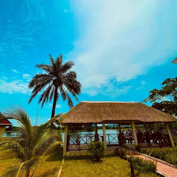 Platinum Blue Island Resort，位于Atimpoko的酒店