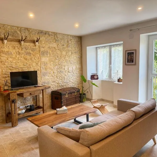 Jolie maison en pierre 2 chambres entre Rocamadour et Sarlat，位于Saint-Cirq-Souillaguet的酒店