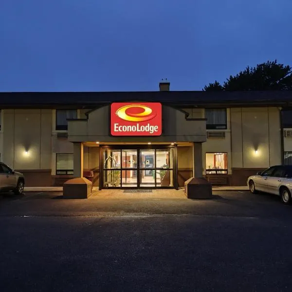 Econo Lodge Woodbridge，位于艾斯林的酒店