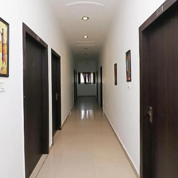 Hotel O Mid Town Ojus Tower，位于鲁德拉普尔的酒店