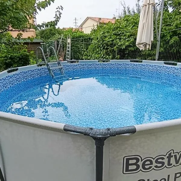 La Casa di Mara con Piscina, Giardino, Parcheggio Privato a Sistiana，位于西斯蒂亚纳的酒店