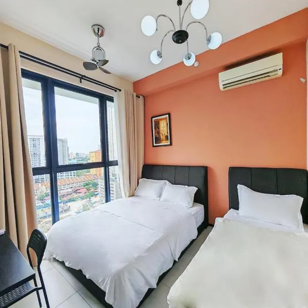 Georgetown 2BR Luxury Condo Unbeatable Night View Infinity Pool Attractions Food Fully Equipped，位于峇六拜的酒店