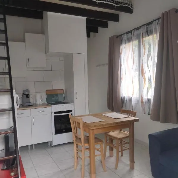 Gîte des hirondelles，位于里永的酒店