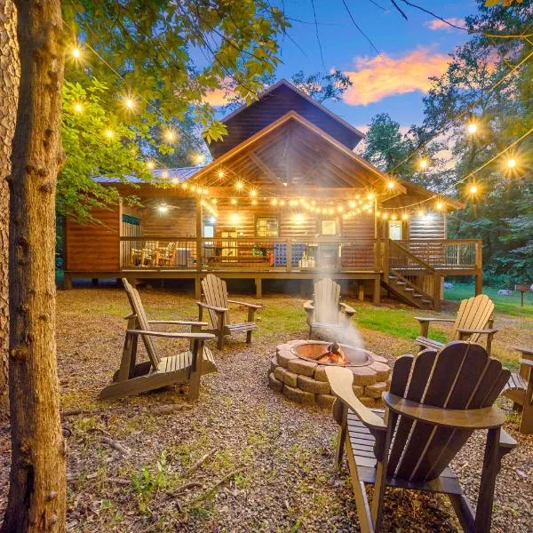 Rustic Family Getaway - Pool Table, Hot Tub, Pets, Great Location，位于布罗肯鲍的酒店