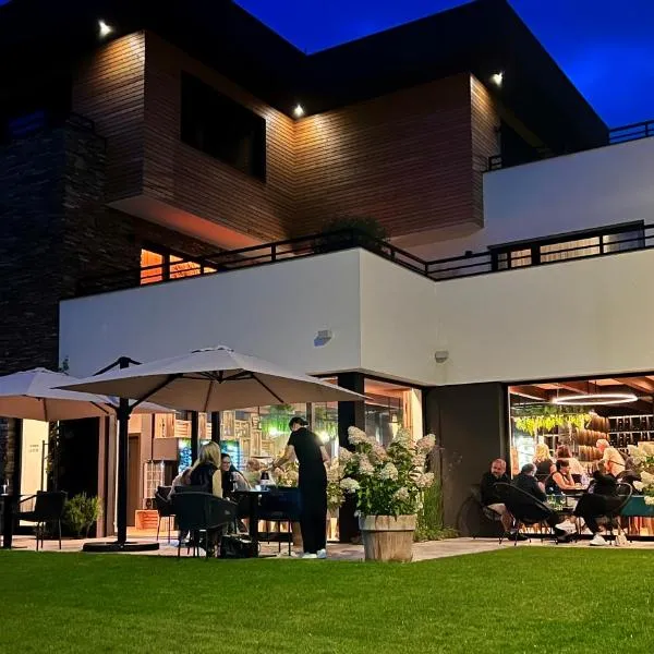 Pinot Noir Apartments & Wine Bar，位于梅图耶河畔新城的酒店