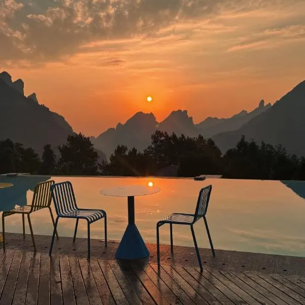 XMAN Sunrise Peaks Resort--Sky Mirror Infinity Pool，位于张家界的酒店