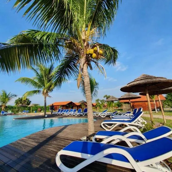 Netu's Village Resort，位于Belas的酒店