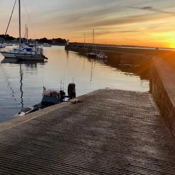 Charmant studio à Sarzeau, 20 m² avec terrasse，位于萨尔佐的酒店