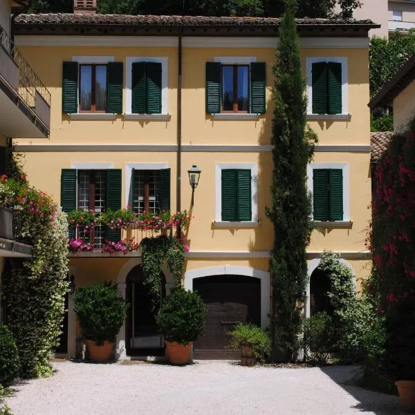 坎帕尼亚齐亚希内塔之家乡村民宿，位于Capodacqua di Foligno的酒店