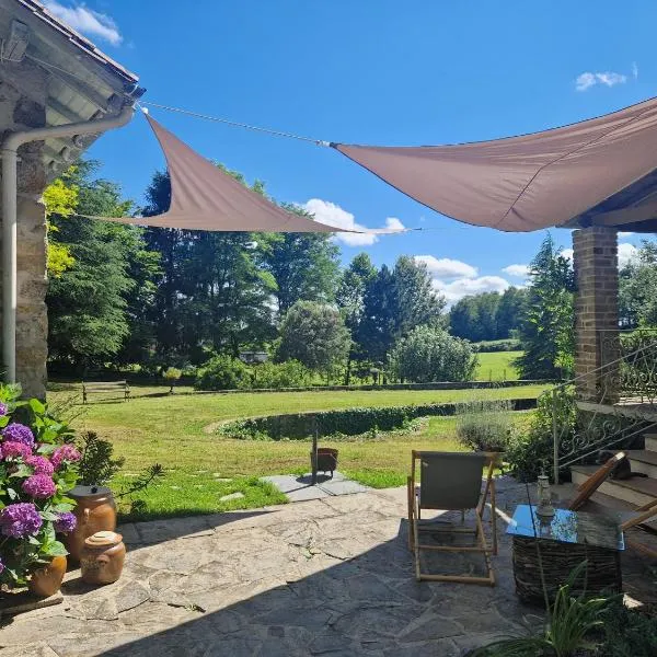 My lilifab，位于Saint-Saud-Lacoussière的酒店