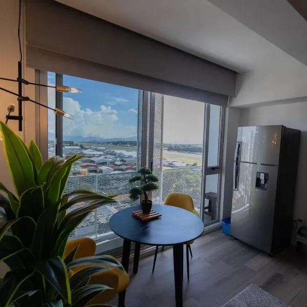 Airport and Volcano Views from 11th Floor Apartment，位于危地马拉的酒店