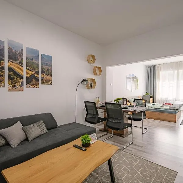 Grand Luxury Condo by NDK and National Stadium with Free Security Parking，位于索非亚的酒店