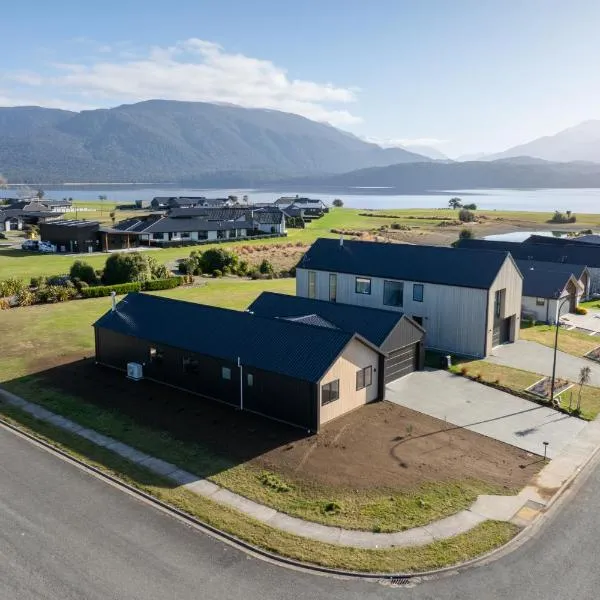 Southern Solace - Te Anau Holiday Home，位于蒂阿瑙的酒店