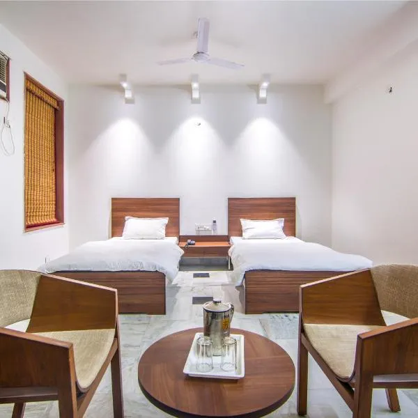 Hotel Bhakti Dhama，位于Beswān的酒店