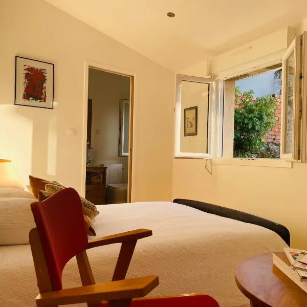 Chambre cosy dans le Centre de Blaye - clim & WiFi，位于布莱的酒店