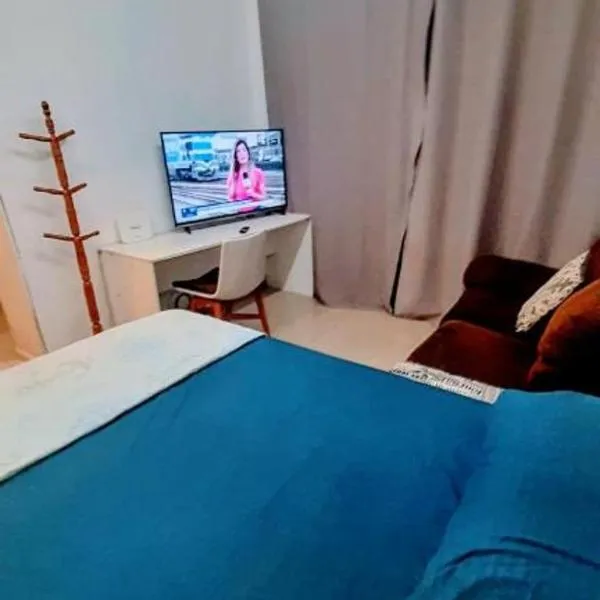 Casa Studio Home Office - 3 Vagas Gar Priv - Wi-Fi 300 Mgs - Sala de TV - Churrasqueira - À 200 mts da Praia do Gonzaga，位于桑托斯的酒店
