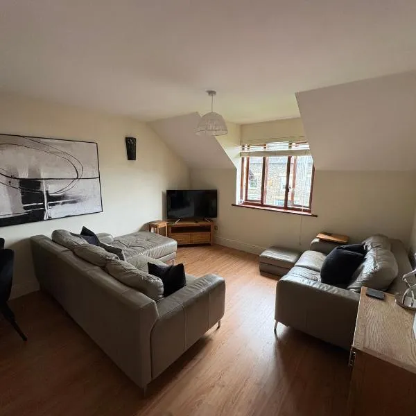 Dovera, private parking included, Bowness on Windermere，位于鲍内斯温德米尔的酒店