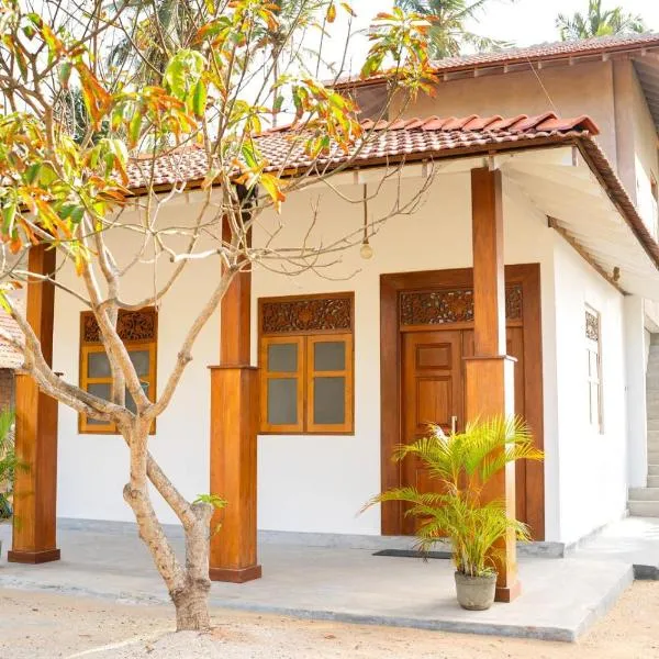 Palms and Paradise Lanka，位于马拉维拉的酒店