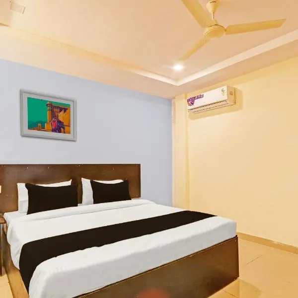 Hotel O M&N Grand，位于Pedda Ambarpet的酒店