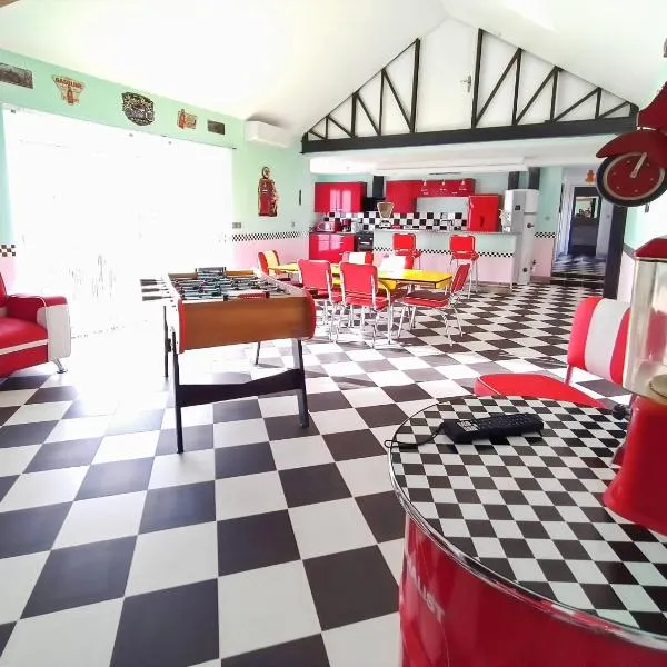 GITE diner AMERICAIN，位于Clévilliers的酒店