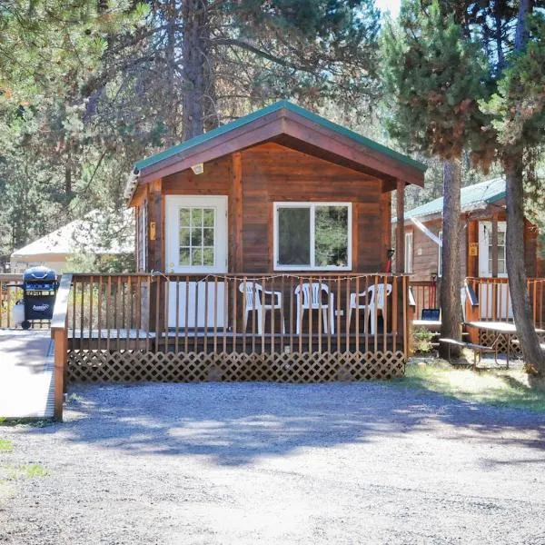 Bend-Sunriver Camping Resort Studio Cabin 8，位于拉派恩的酒店