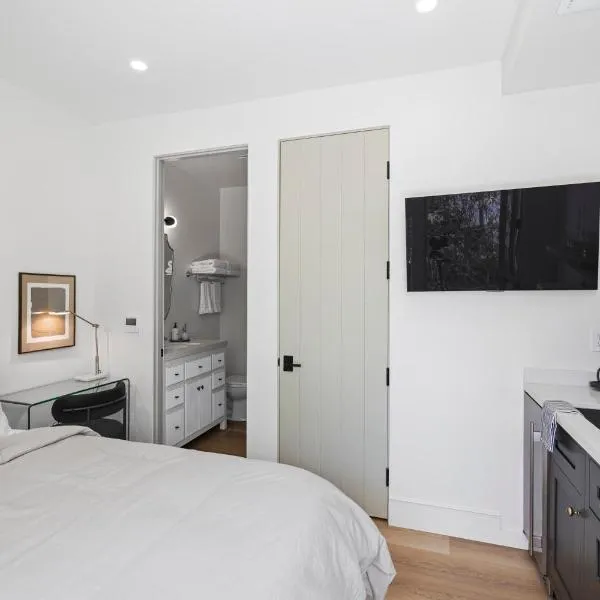 Casa Jardin - Boutique Suites in Downtown Santa Barbara，位于圣巴巴拉的酒店