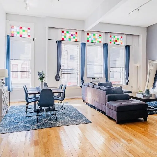 Free Parking Walk to Conv Center 5 Beds Loft，位于圣地亚哥的酒店