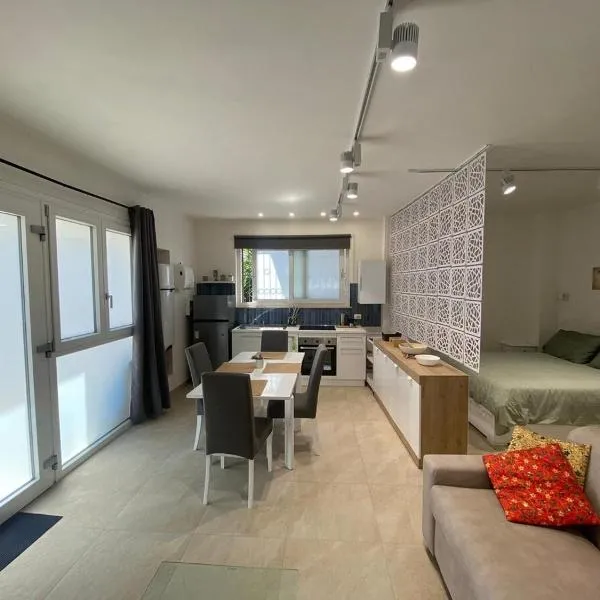 Monolocale Mare & Pineta MascagniHouse，位于福洛尼卡的酒店