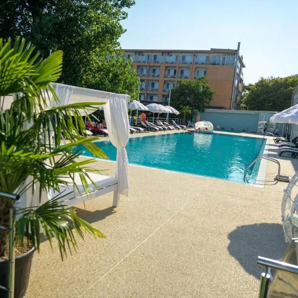 Hotel Queen Vera，位于马马亚的酒店