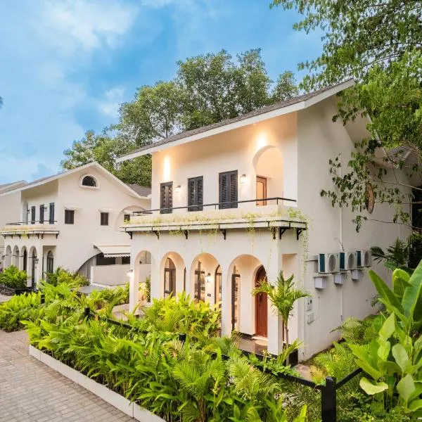 BellaVie 3-BHK Villa With Private Pool & TV Lounge Area in A Gated Complex，位于西奥利姆的酒店