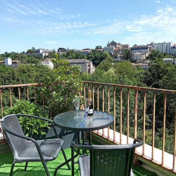 Le Guynemer - Spacieux T2 - Terrasse avec vue - Secteur gare，位于普瓦捷的酒店