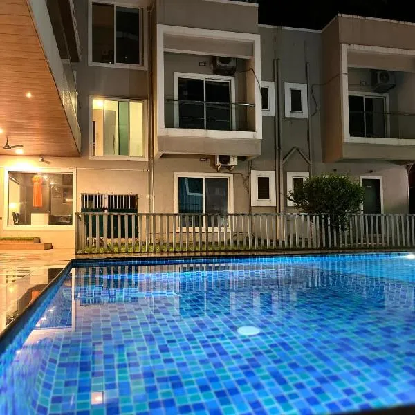 Fortune Resort by Cayana Stays，位于阿里巴格的酒店