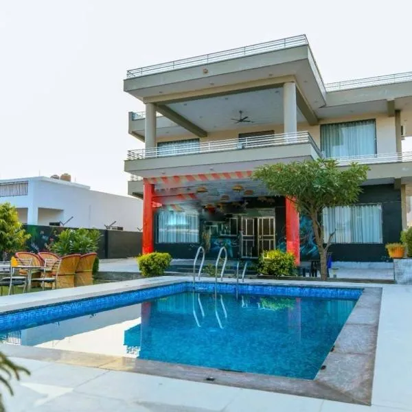 GoBravo 11 - 6BHK Farm with Pool and Garden - Gurgaon，位于古尔冈的酒店