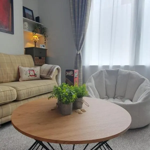 Ample town house in Workington, West Lakes, Lake District，位于沃金顿的酒店