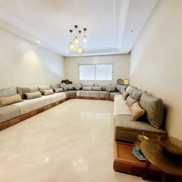 Cozy Room with Private Bathroom and Balcony,位于卡萨布兰卡的酒店