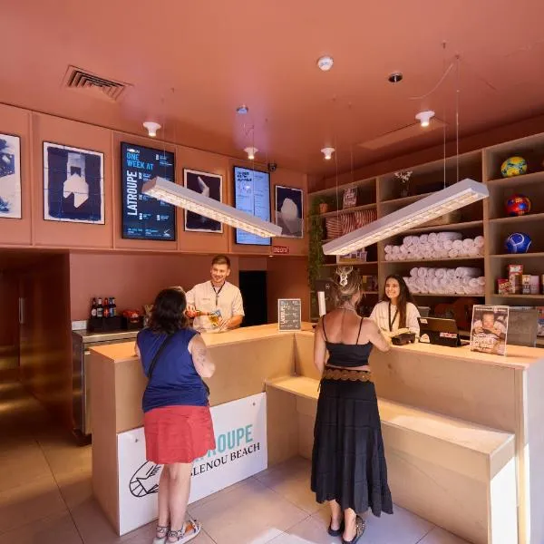 Latroupe Poblenou Beach，位于巴塞罗那的酒店