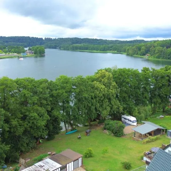 Wohnwagen direkt am See auf privatem Grundstück，位于费尔德伯格的酒店