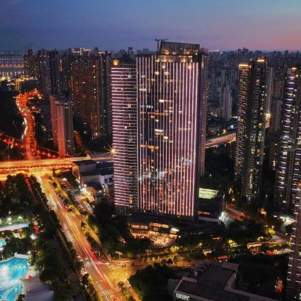武汉世茂希尔顿酒店 - 长江江景，位于武汉的酒店