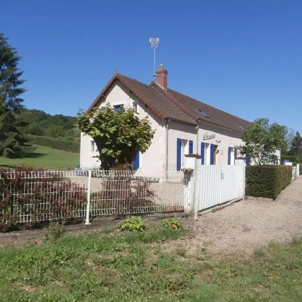 巴黎来客阿蒙尼亚住宿加早餐旅馆，位于Saint-Jean-aux-Amognes的酒店