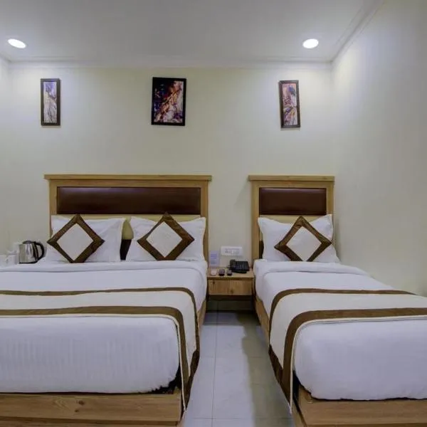 AB Sarthak Hotel- Near New Delhi Raliway Station Connaught place and VFS，位于新德里的酒店