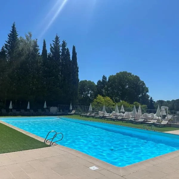 Hôtel Golf & Spa Château de la Bégude The Originals Collection，位于瓦尔邦讷的酒店