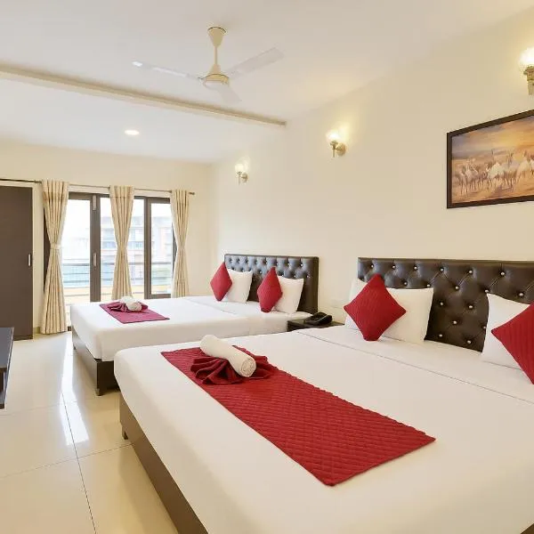 Eagle Hospitality !! Lift ! Large Rooms ! Parking ! Top Rated and Most Awarded Property by SIDHAM Group，位于钱德加尔的酒店