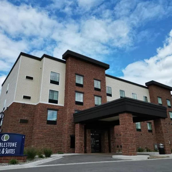 Cobblestone Hotel & Suites Waukesha West Milwaukee,位于沃科夏的酒店