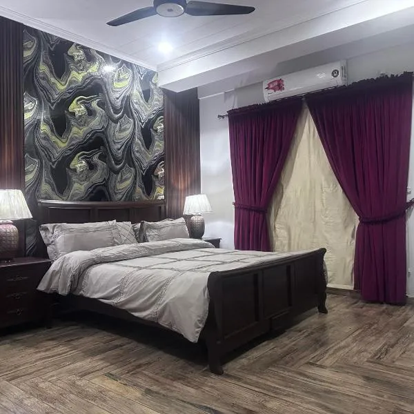 Red Velvet Retreat，位于拉瓦尔品第的酒店