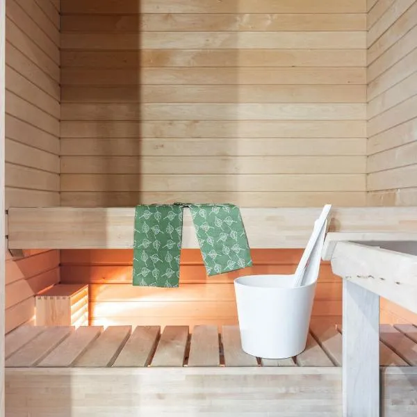 Modern 1BR Home with Sauna & Balcony，位于拉赫蒂的酒店
